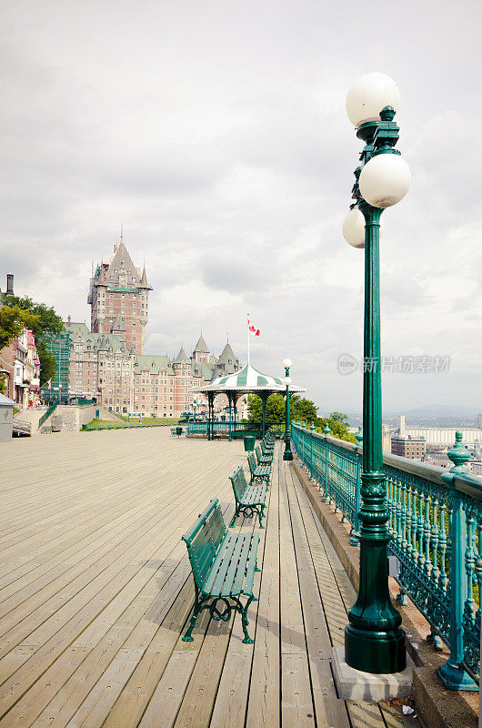 Dufferin Terrace和远处的Fairmont Le Chateau Frontenac